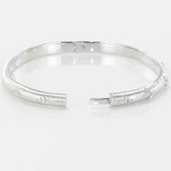 Bracelet jonc diamants or blanc satiné