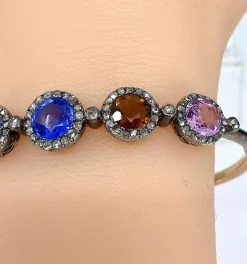 Bracelet jonc en or 18 carats, multipierres : saphir, topazes, citrine. Epoque Napoléon III.