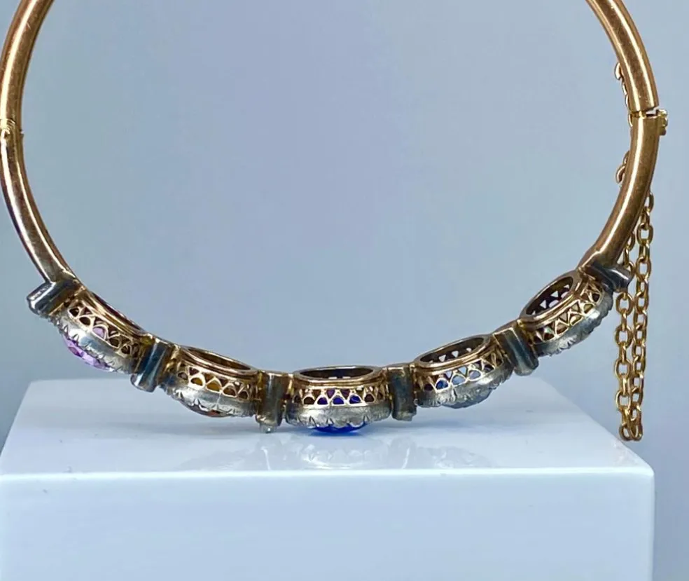 Bracelet jonc en or 18 carats, multipierres : saphir, topazes, citrine. Epoque Napoléon III.