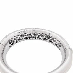 Bracelet jonc en or blanc, pavage diamants.