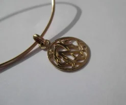 Bracelet jonc et pendentif monogramme CM en or rose