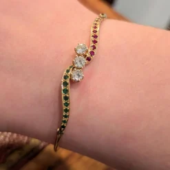 Bracelet jonc or jaune, diamants, rubis, émeraudes
