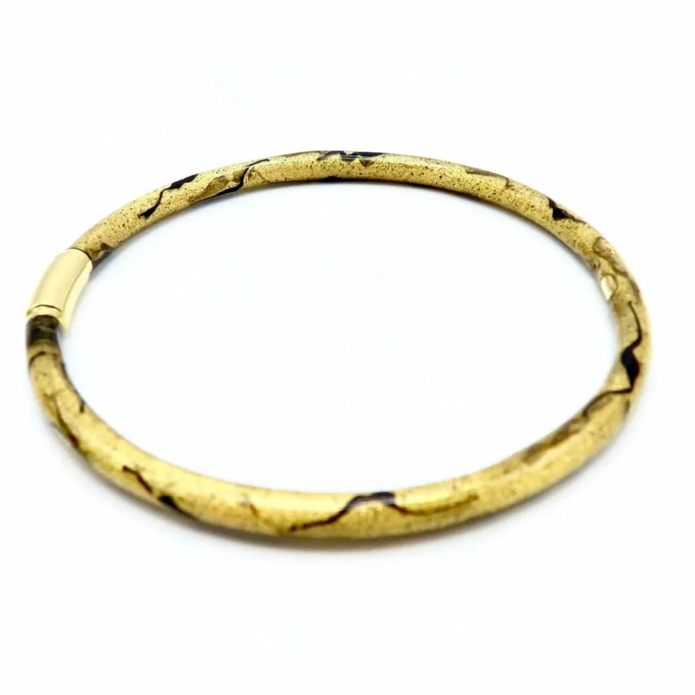 Bracelet jonc SOHO en or 18 carats émaillé à rayures calligraphiques dorées