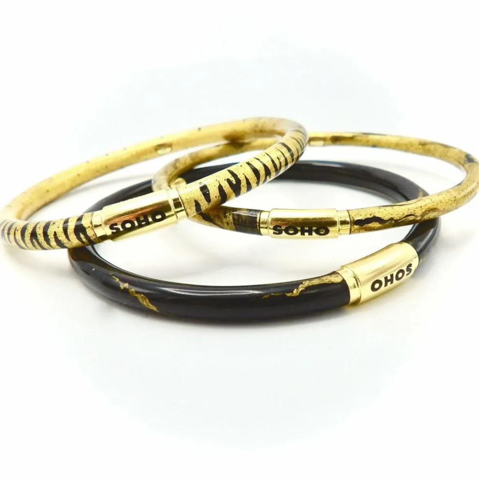 Bracelet jonc SOHO en or 18 carats et émail noir à rayures calligraphiques