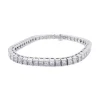 Bracelet ligne or blanc et diamants taille princesse.
