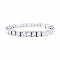 Bracelet ligne or blanc, platine, diamants.