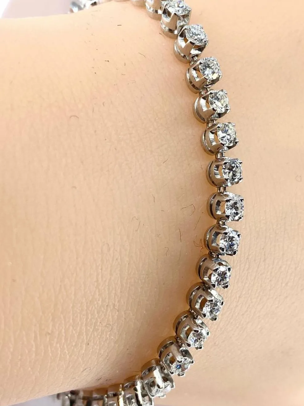 Bracelet ligne or blanc serti de 41 diamants 4,10 carats