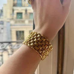 Bracelet manchette souple à maille fleurie