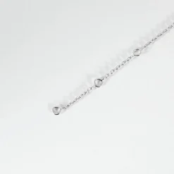 Bracelet motifs diamants tailles princesses.