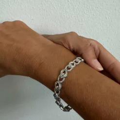 Bracelet motifs navette diamants