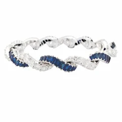Bracelet or blanc, diamants, saphirs.