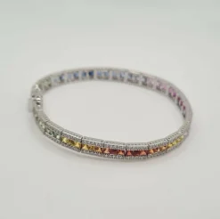 Bracelet or blanc, diamants et saphirs multi-couleurs