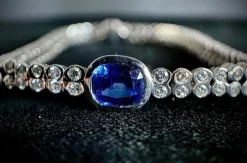 Bracelet or blanc saphir et brillants