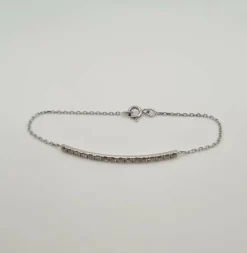 Bracelet or blanc serti d’une barrette de diamants