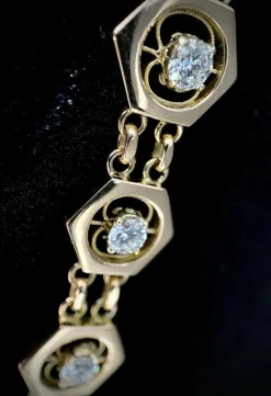 Bracelet or jaune avec motifs en forme hexagonale et 3,30 carats de diamants