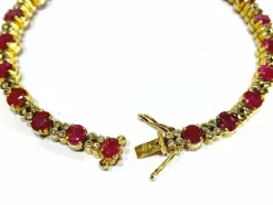 Bracelet or jaune diamants rubis
