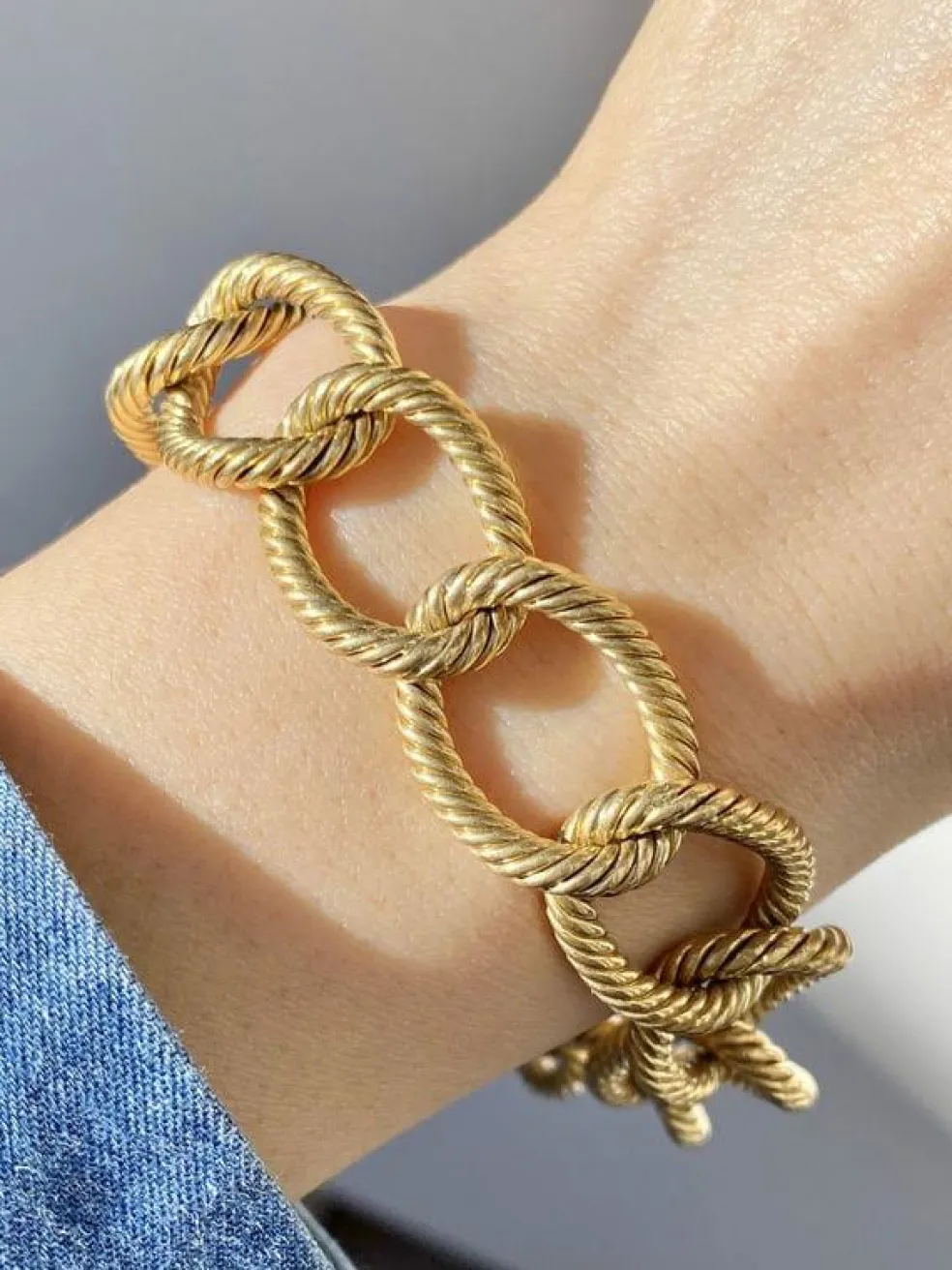 Bracelet or jaune et saphirs