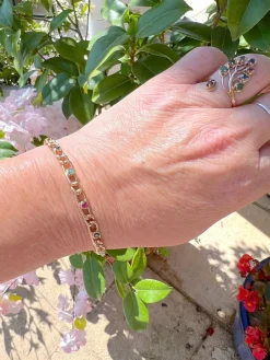Bracelet or jaune émeraudes rubis saphirs