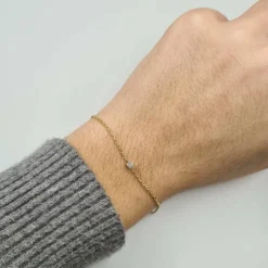 Bracelet or jaune serti d'un diamant
