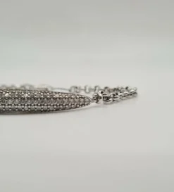 Bracelet ou serti de zircons blancs