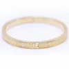 Bracelet rigide en or de style grec.