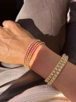 Bracelet rigide ouvrant, or rose et saphirs multicolores