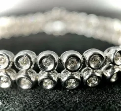 Bracelet rivière or blanc double orné de 80 brillants de 0,03 carat chacun
