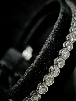 Bracelet rivière or blanc serti de 54 brillants de 0,10 carat chacun
