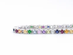 Bracelet tennis en or blanc avec pierres précieuses multicolores