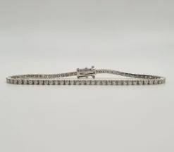 Bracelet tennis or blanc 18 carats serti de diamants