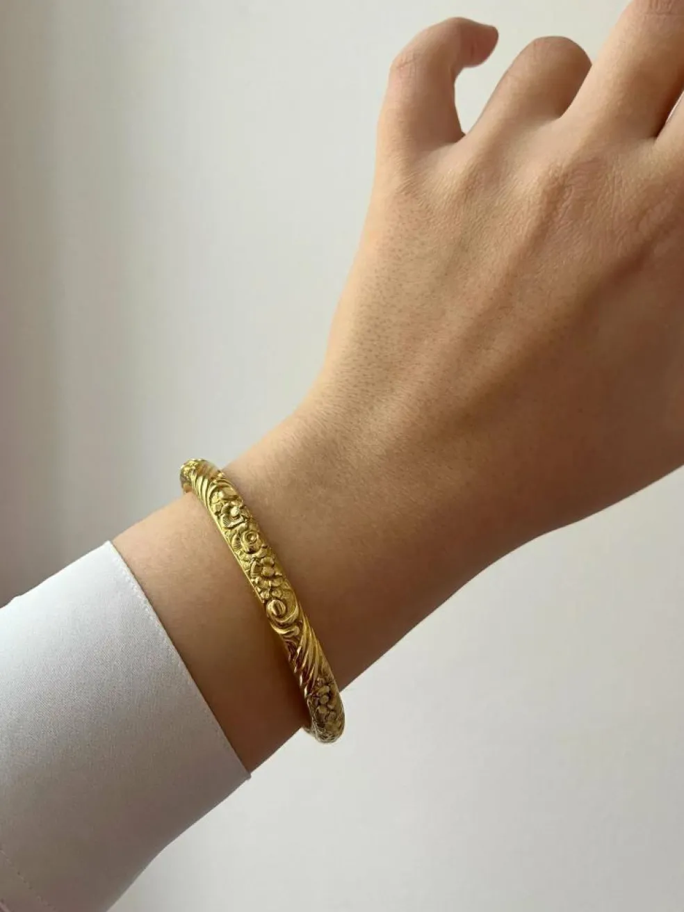 Bracelet vintage en or fabriqué à partir d'un tube creux, début des années 1900