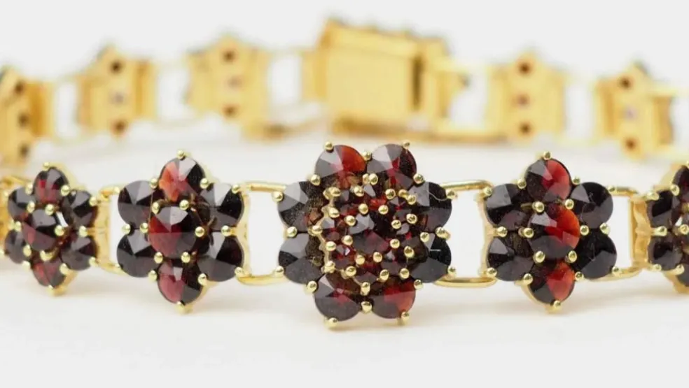 Bracelet vintage en or jaune et grenat