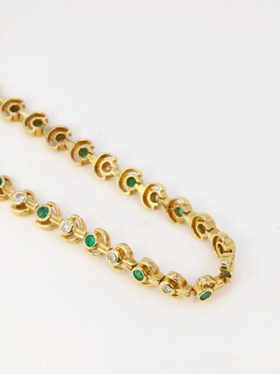 Bracelet vintage or jaune, diamants et émeraudes
