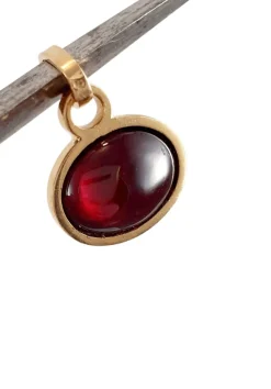 Breloque ancienne ovale or jaune avec cabochon de grenat