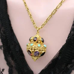 Breloque lanterne vintage extra large en or 18 carats de style étrusque avec pierres incrustées