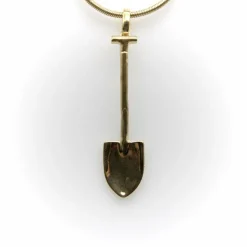 Breloque ou pendentif en forme de pelle en or jaune