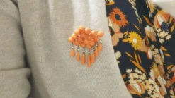 Broche ajourée Napoléon III perles corail et émail noir