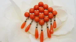 Broche ajourée Napoléon III perles corail et émail noir
