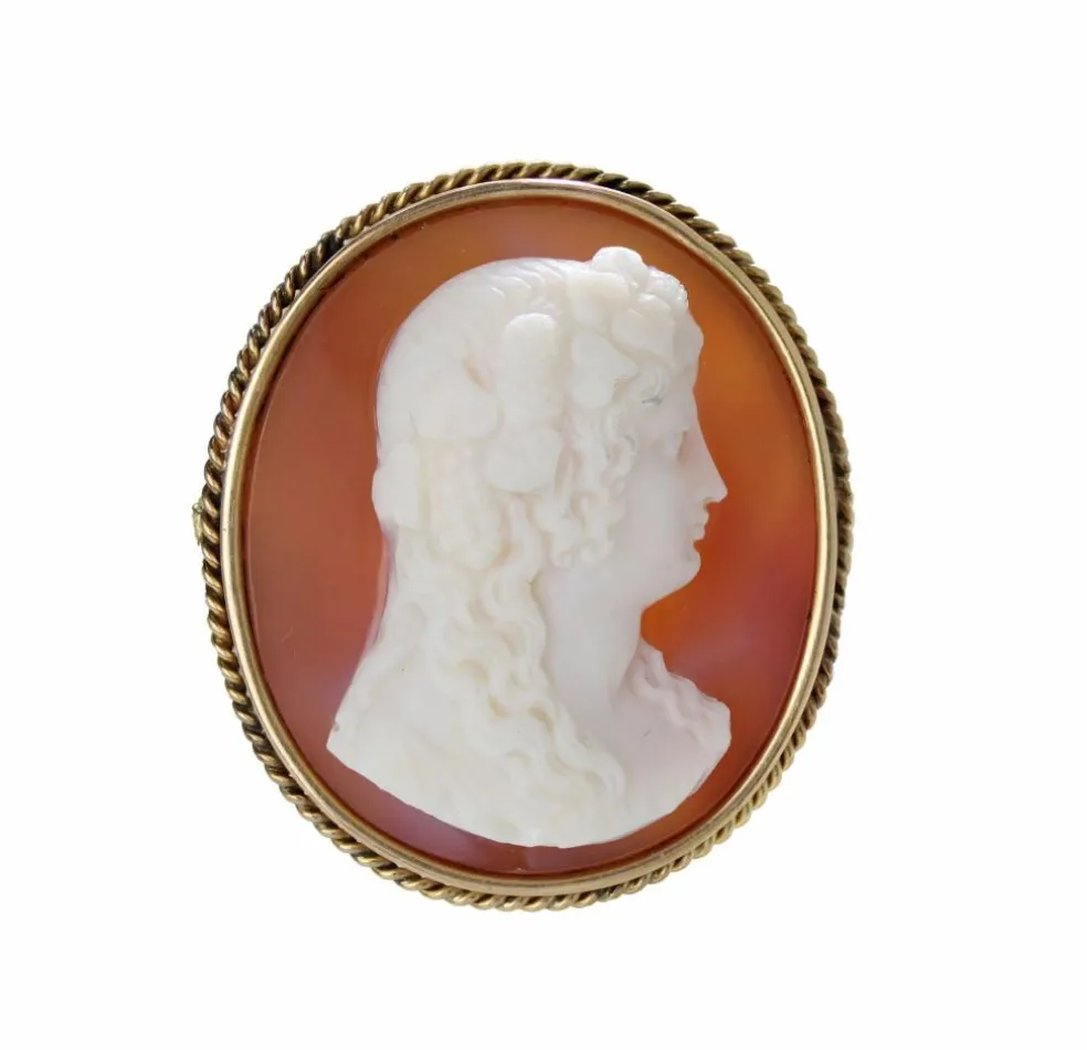 Broche ancienne camée sur Agate