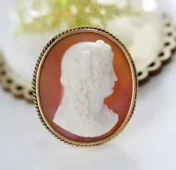 Broche ancienne camée sur Agate