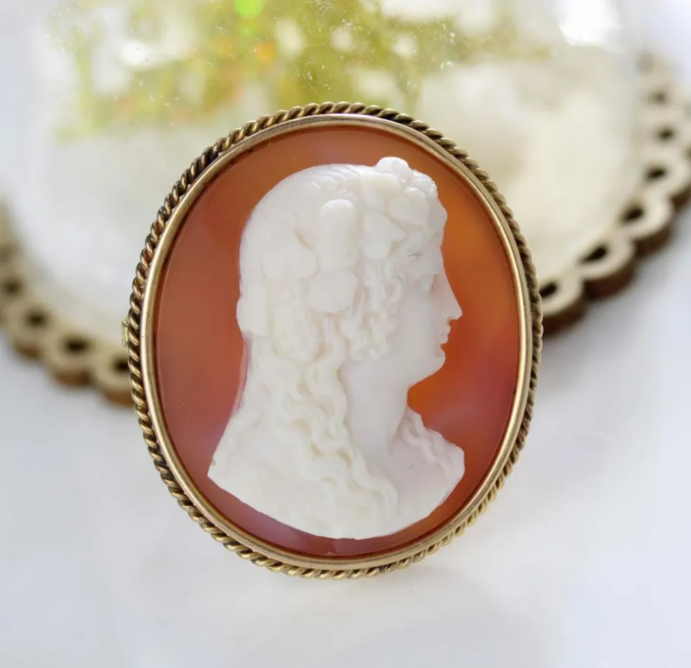 Broche ancienne camée sur Agate
