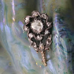 Broche ancienne fleur diamants