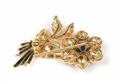 Broche Années 70 en or jaune sertie de saphirs et de diamants