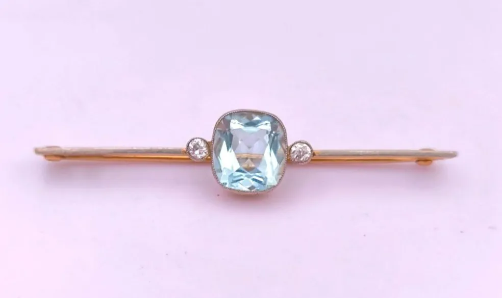 Broche Art Déco en or ornée d'une belle aigue marine et de diamants