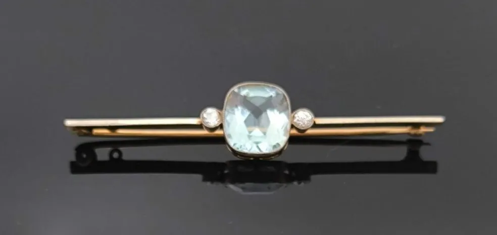 Broche Art Déco en or ornée d'une belle aigue marine et de diamants
