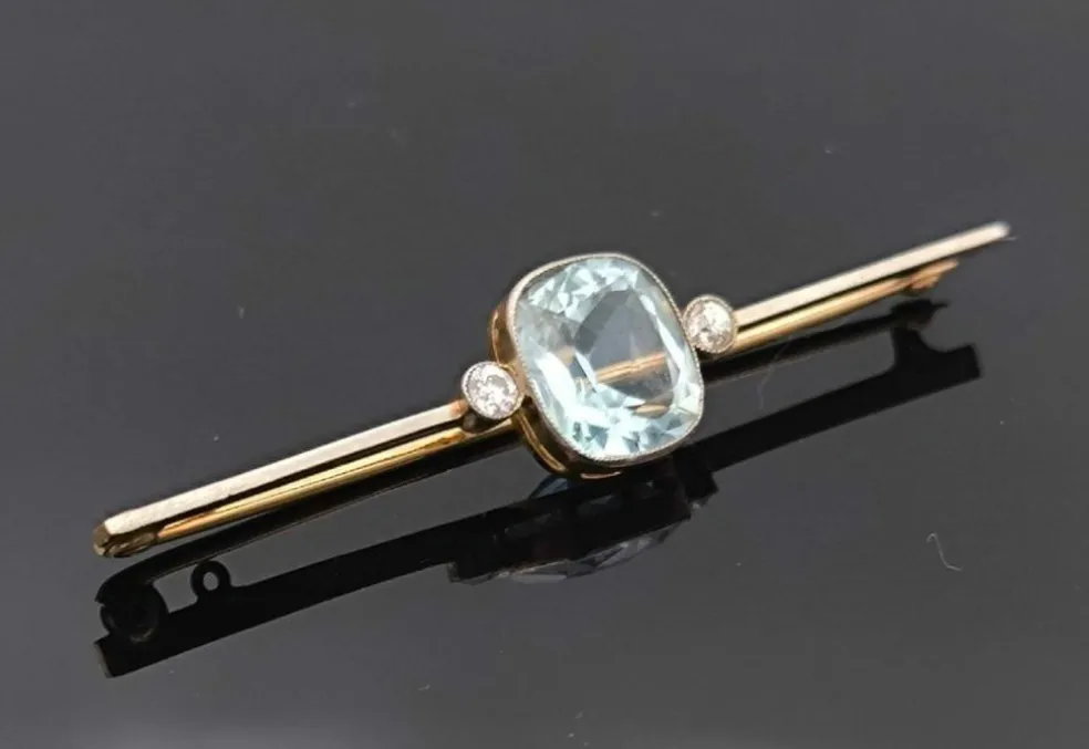 Broche Art Déco en or ornée d'une belle aigue marine et de diamants