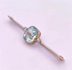 Broche Art Déco en or ornée d'une belle aigue marine et de diamants