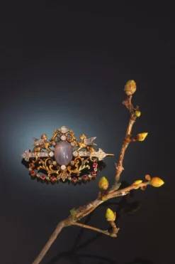 Broche avec deux sphinges diamant, saphir
