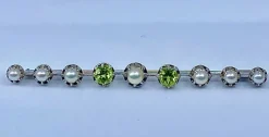 Broche barette en or 18 carats et platine en perles et peridots