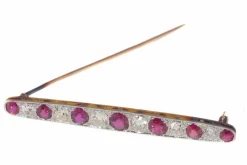 Broche barre Art Déco avec diamants et rubis